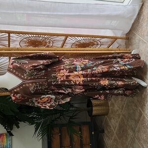 Farm Rio floral midi, ruched side with tie, kaftan sleeve. Size M.